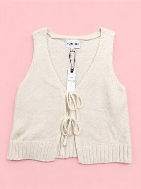 Olive & Oak Cream Knit Tie-Front Sweater Vest
